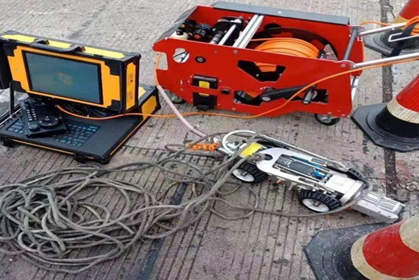 玉龙CCTV管道检测机器人